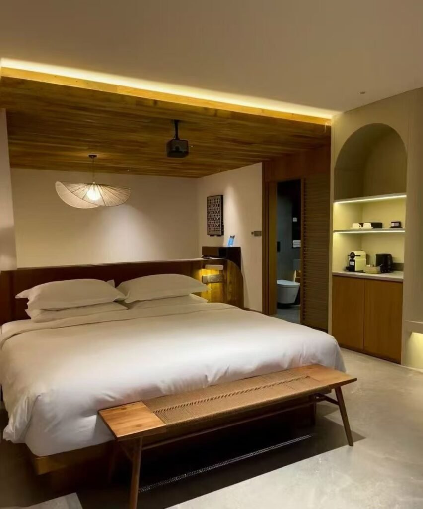 solid wood & wood bed